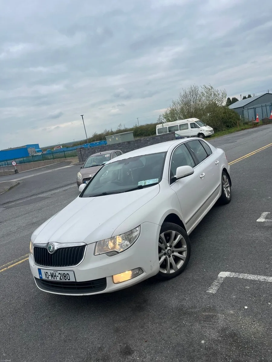 2010 Skoda Superb - Image 2