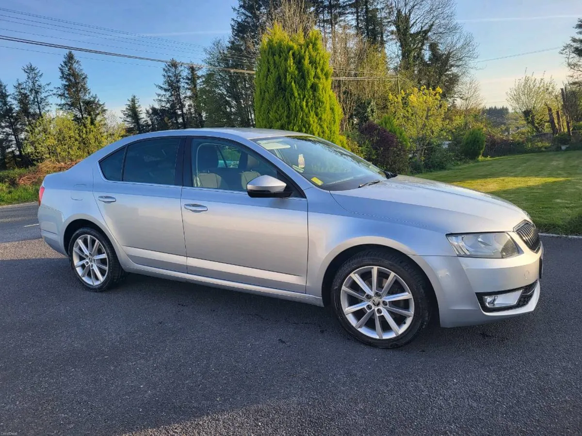 Skoda Octavia petrol **low mileage** - Image 2