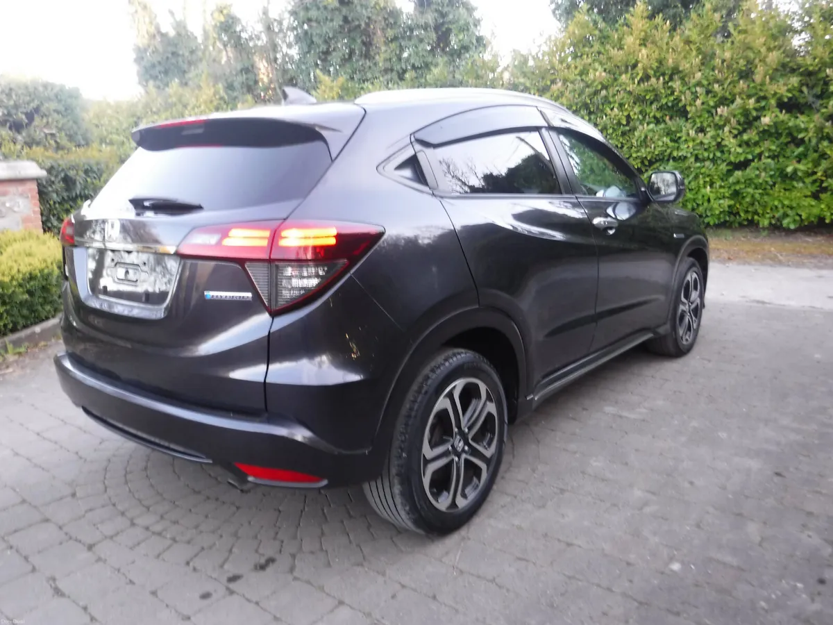 HONDA VEZEL 1.5 AUTO HYBRID Z-SPEC LOW MILEAGE - Image 3