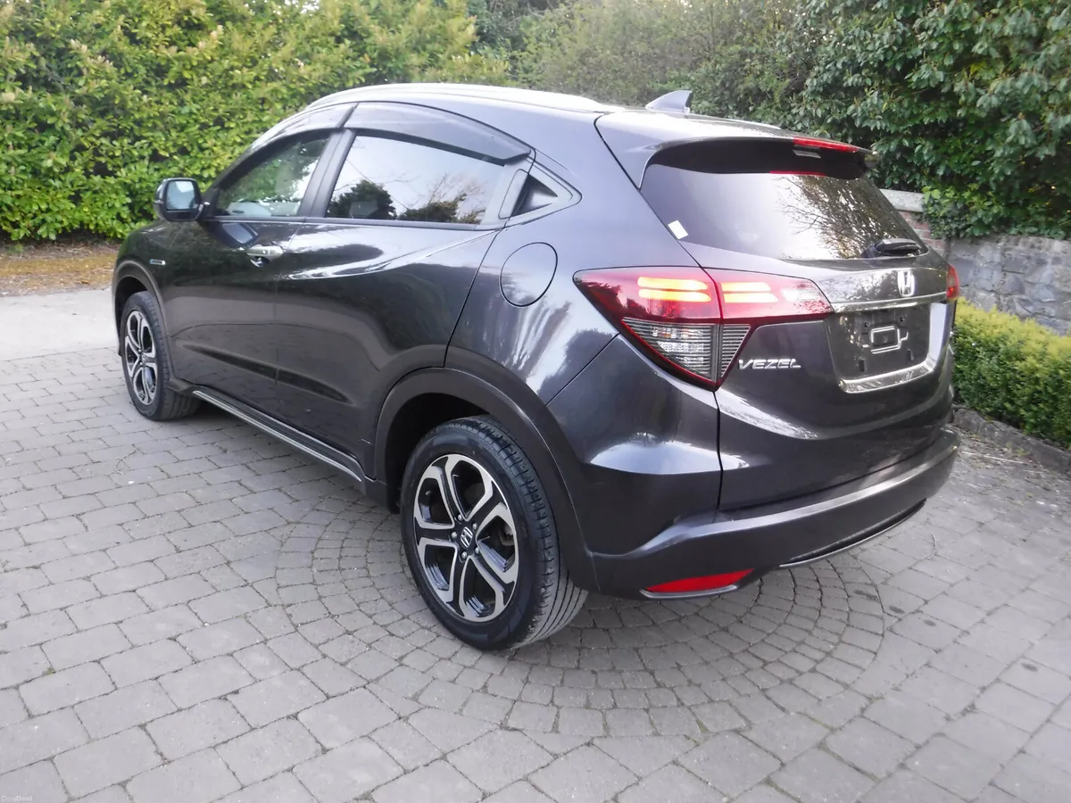 HONDA VEZEL 1.5 AUTO HYBRID Z-SPEC LOW MILEAGE - Image 4