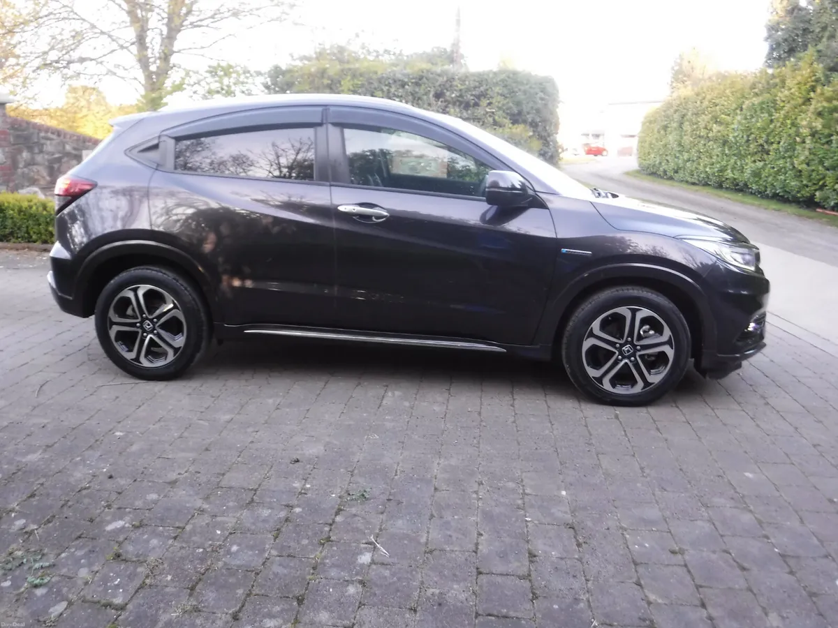 HONDA VEZEL 1.5 AUTO HYBRID Z-SPEC LOW MILEAGE - Image 2