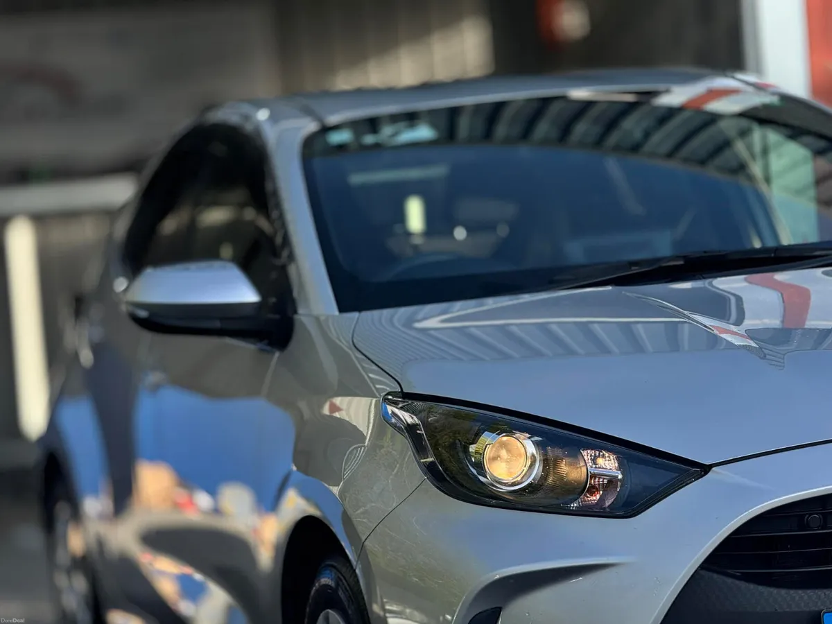 2020 Toyota Yaris new shape Hybrid perfect car - Image 3