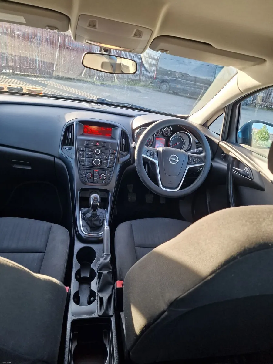 Opel Astra 2013 - Image 1