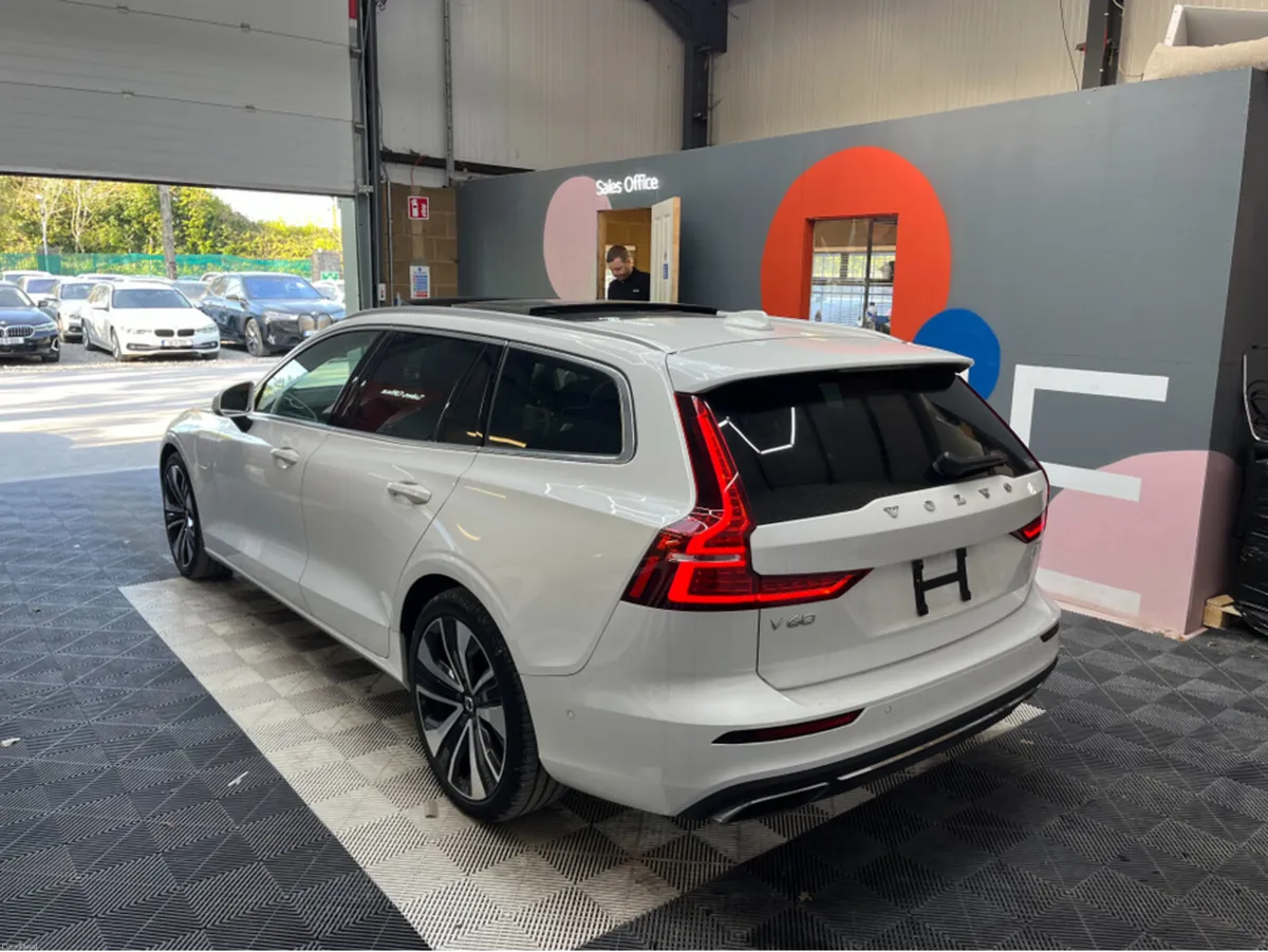 Volvo V60 2021 VOLVO V60 RECHARGE PLUG-IN T6 2.0 A - Image 4