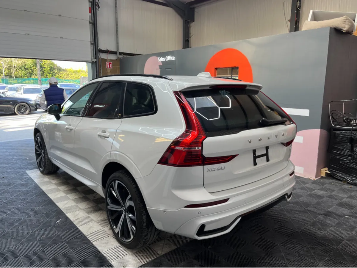 Volvo XC60 2023 VOLVO XC60 RECHARGE ULTIMATE T6 2. - Image 4