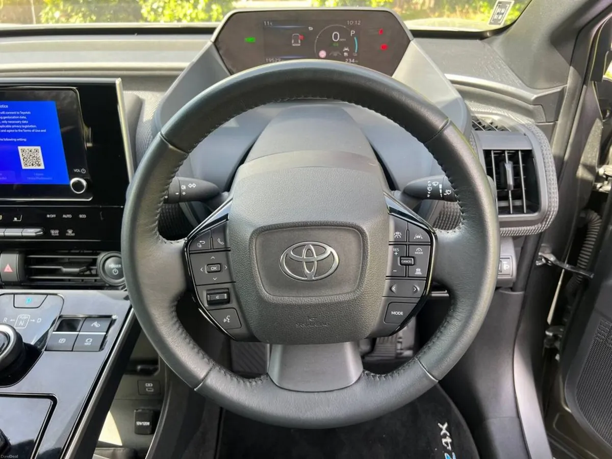 Toyota bZ4X PURE 71KWH LONG RANGE // LOW MILEAGE / - Image 4