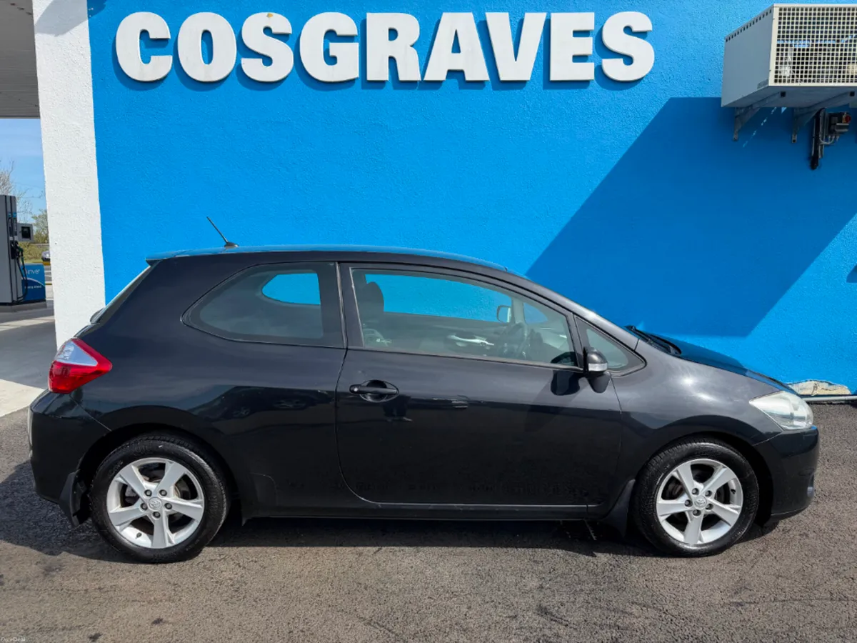 Toyota Auris 1.4 D4D SOL 2DR * BLUETOOTH / AIR CON - Image 2