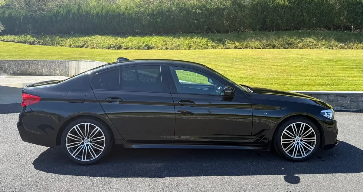 BMW 5-Series 2019  M-SPORT - Image 2