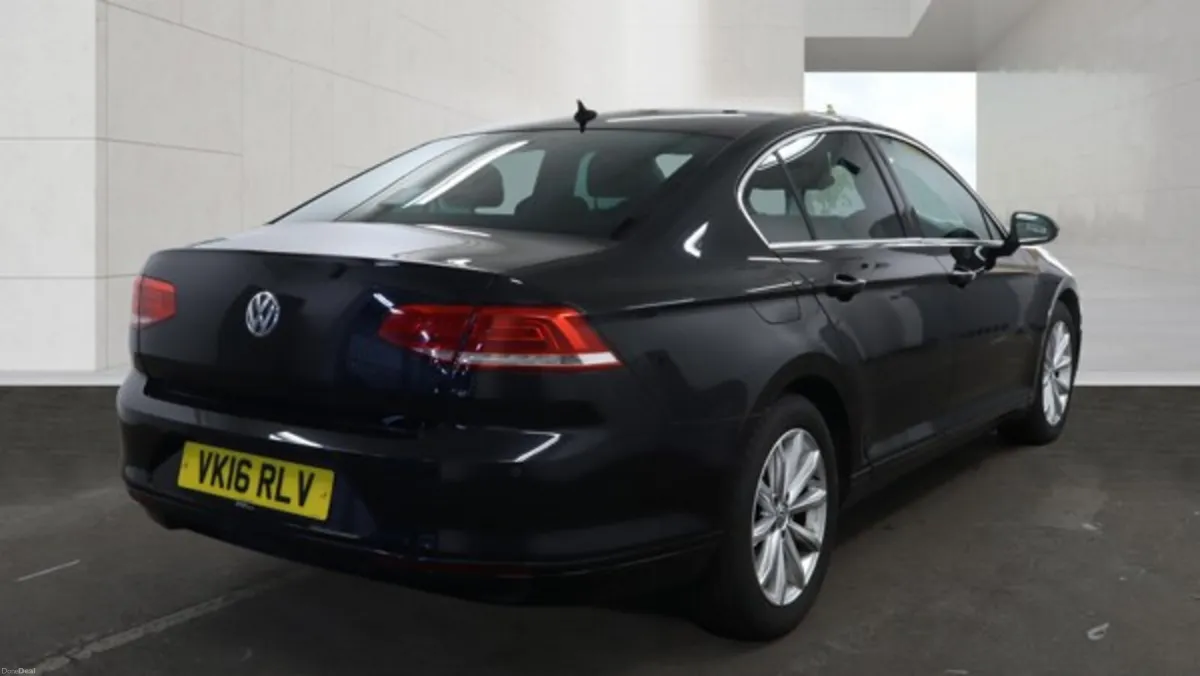 Volkswagen Passat SE BUSINESS - Image 4