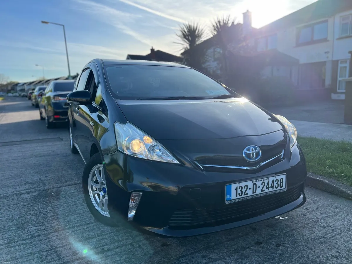 Toyota Prius 1.8 hybrid (VERY LOW MILEAGE) - Image 2