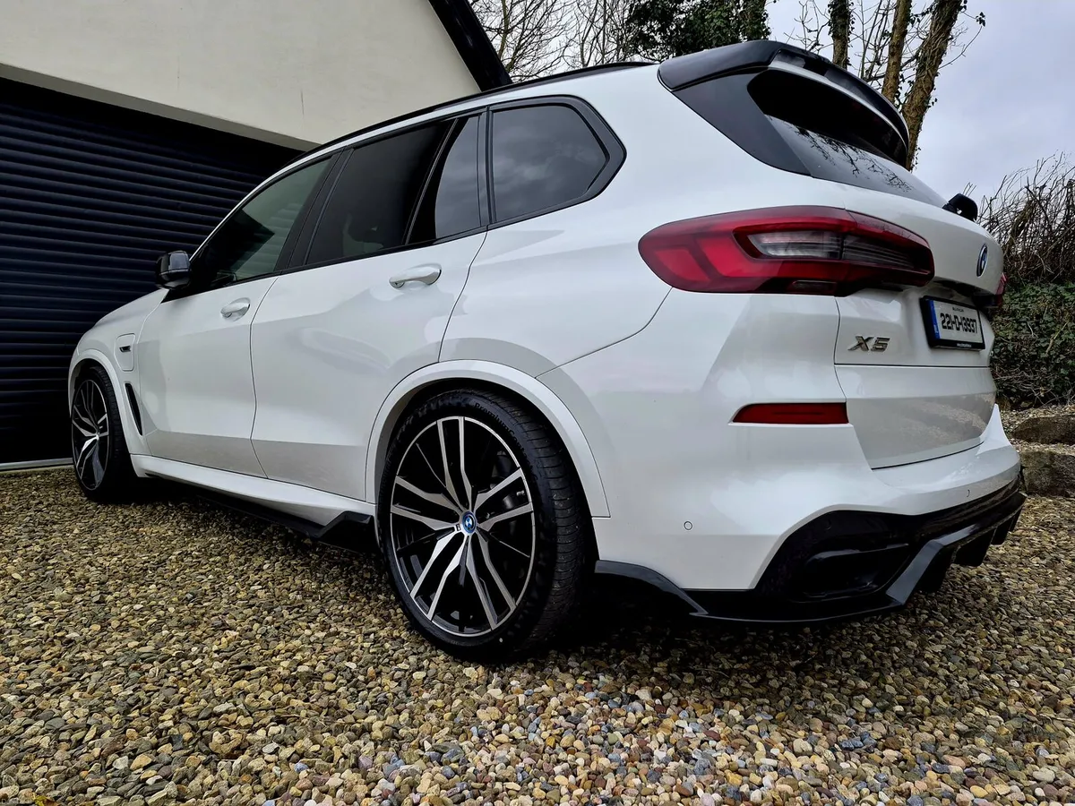 2022 BMW X5 45E  M SPORT X DRIVE. - Image 3