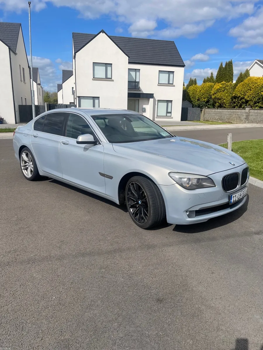 BMW 7-Series 2011 - Image 1