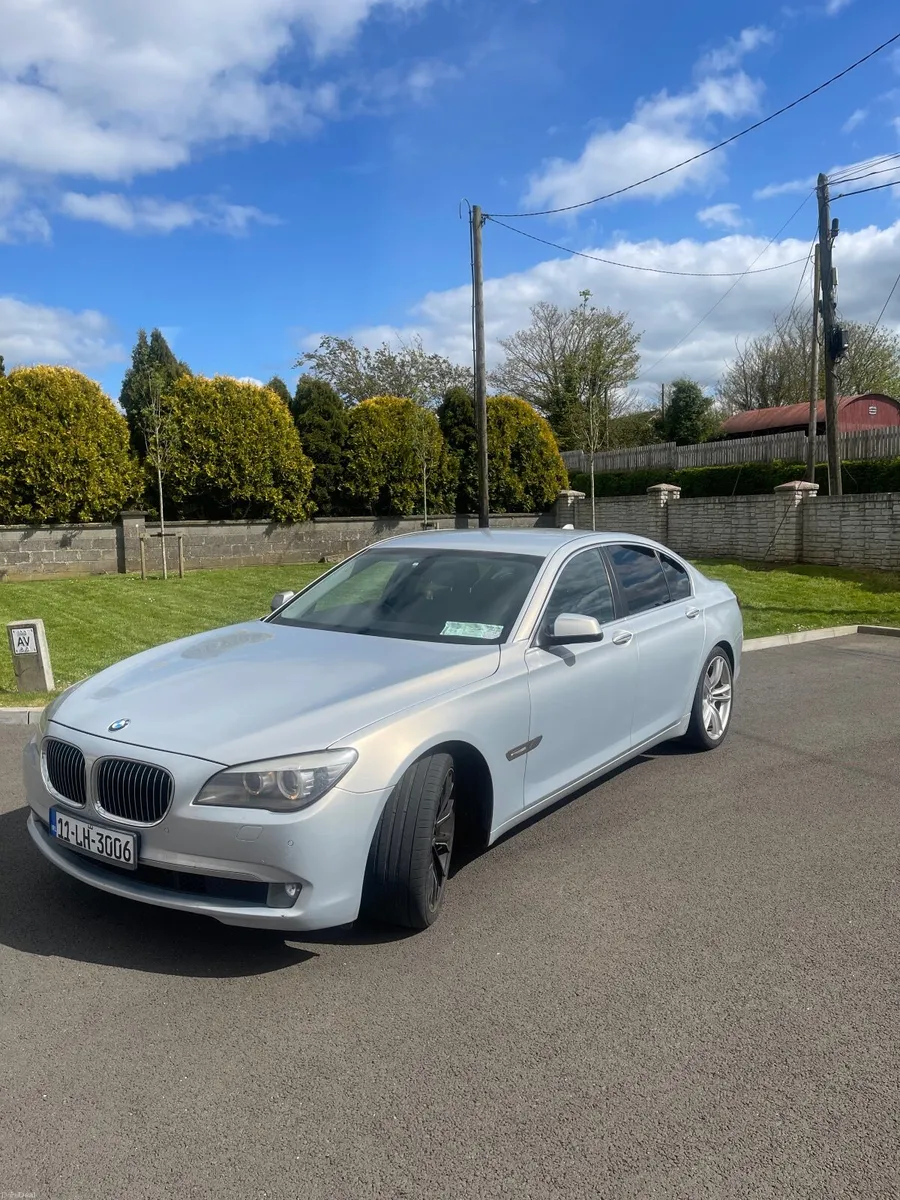 BMW 7-Series 2011 - Image 6
