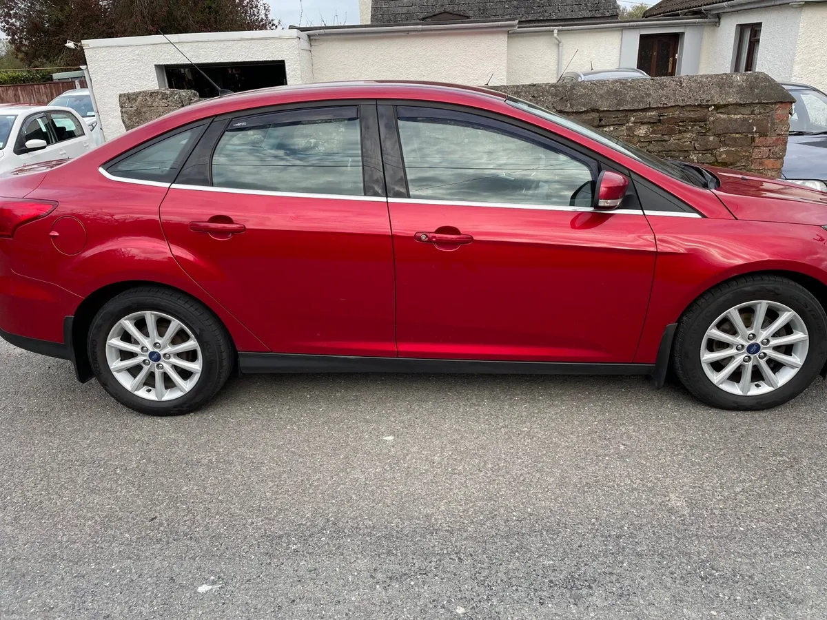 Ford Focus Saloon 1.5 D 2017 - Image 3