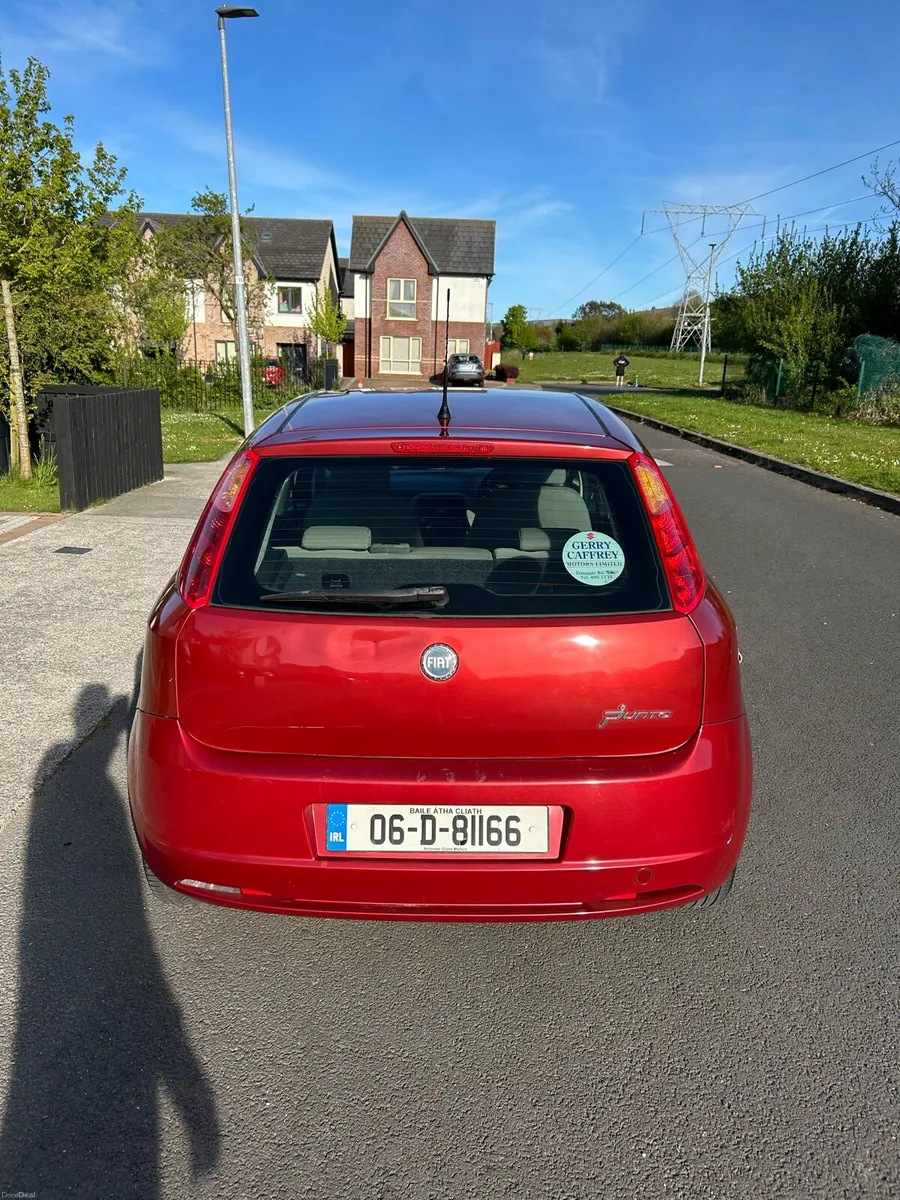 06 FIAT PUNTO 1.2 very low kms €1,250 - Image 5
