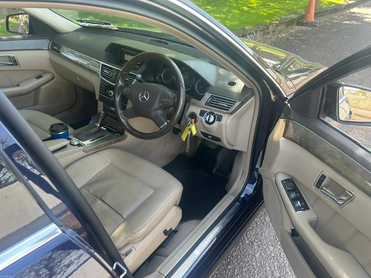 Mercedes-Benz E-Class 2011 - Image 4