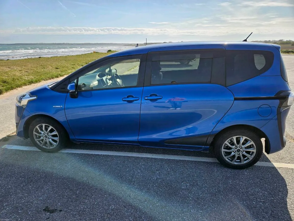 Toyota Sienta - Image 3