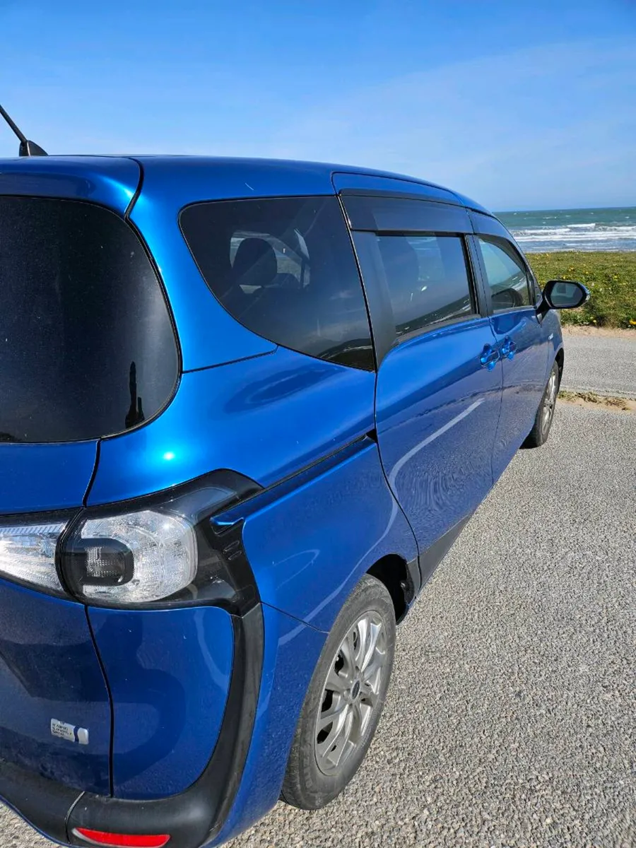 Toyota Sienta - Image 4