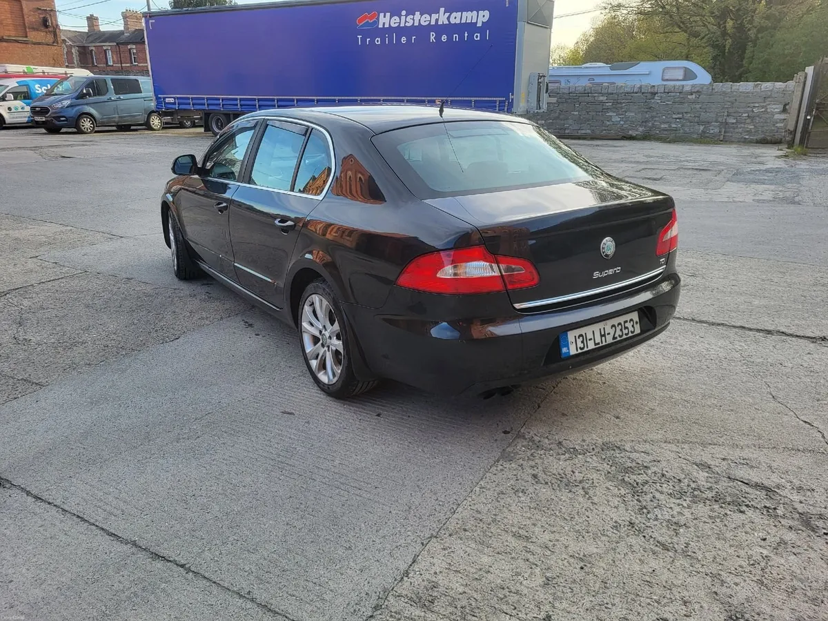 Skoda Superb 2013 - Image 4