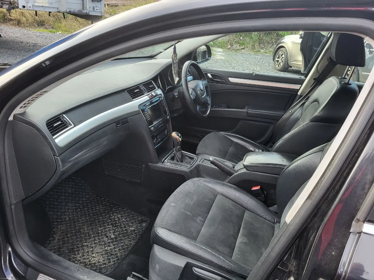 Skoda Superb 2013 - Image 2