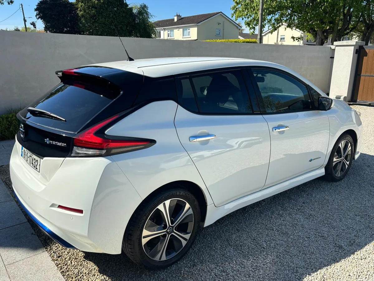 2019 Nissan Leaf SV Premium 40KW - Image 3
