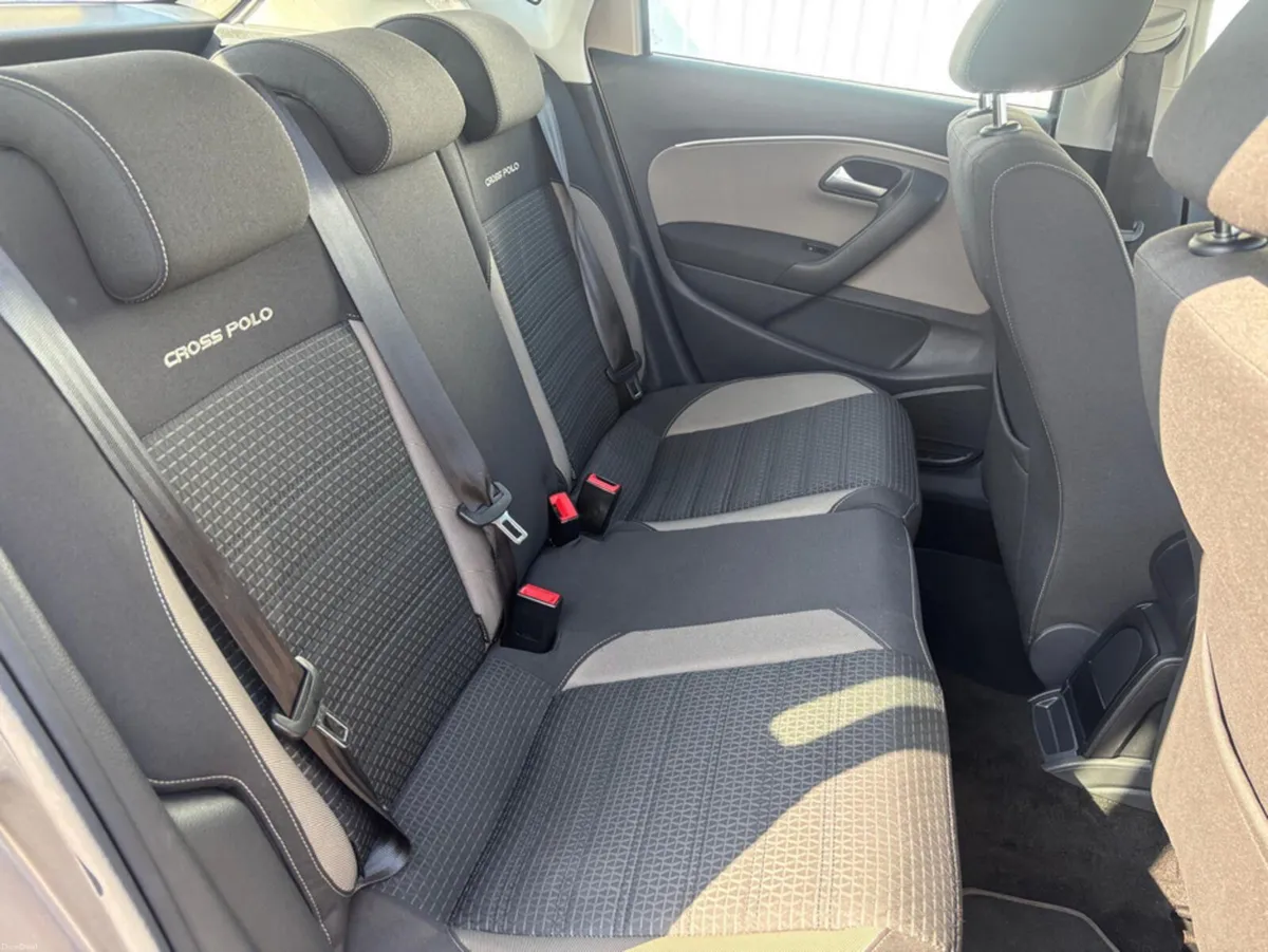 Volkswagen Polo CROSS TSI. AUTO - Image 5