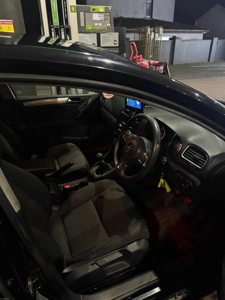 2010 Golf TDI PRICE IS (NEGOTIABLE) - Image 3
