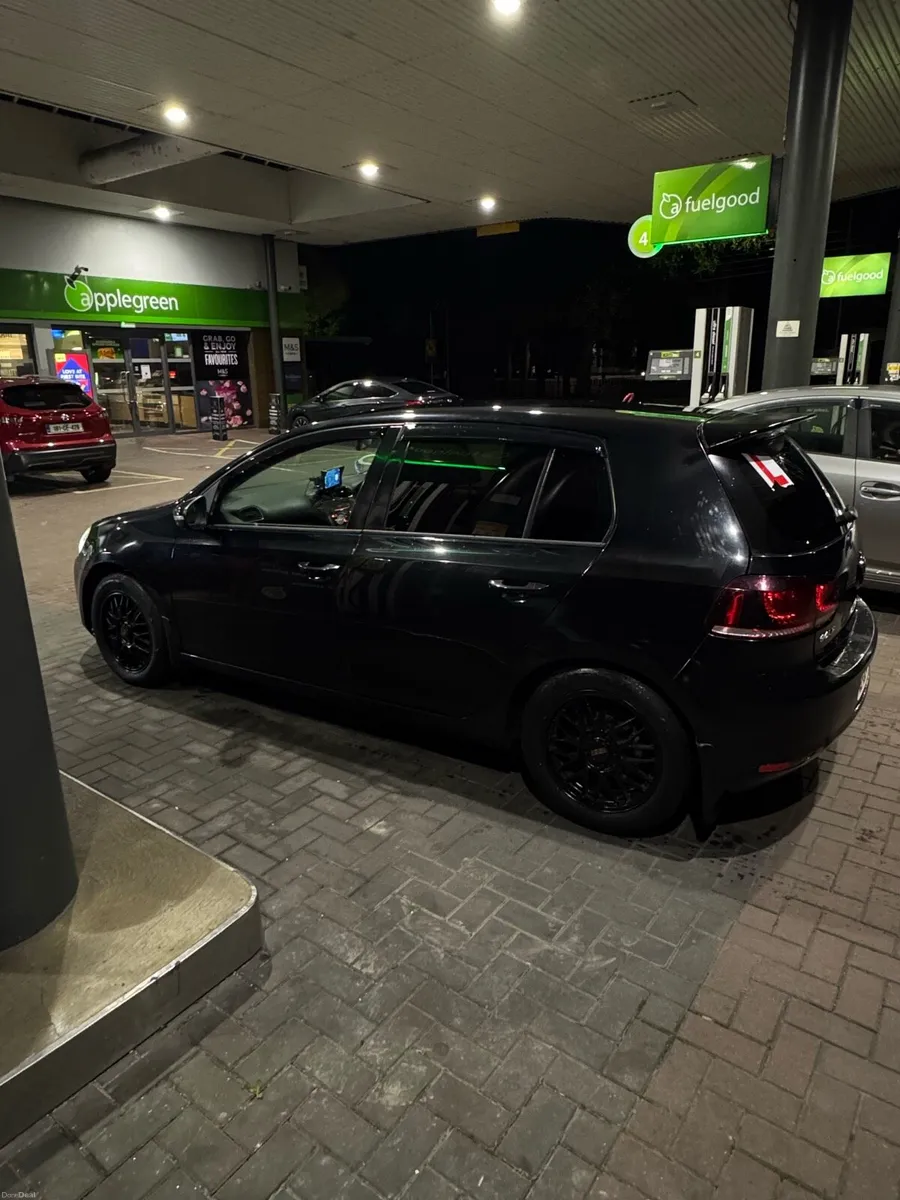 2010 Golf TDI PRICE IS (NEGOTIABLE) - Image 4