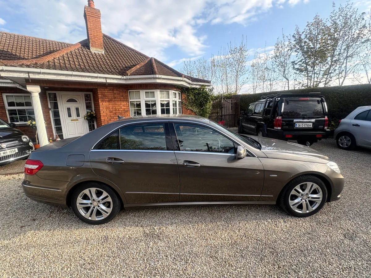Mercedes-Benz E-250 cdi AVANGAURD - Image 2