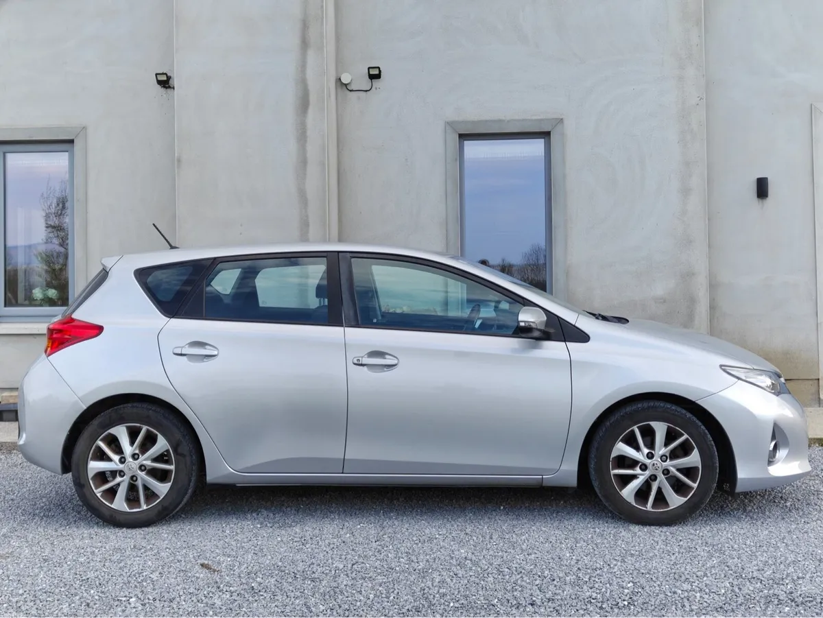 2015 Toyota Auris 1.4 Diesel - Image 4