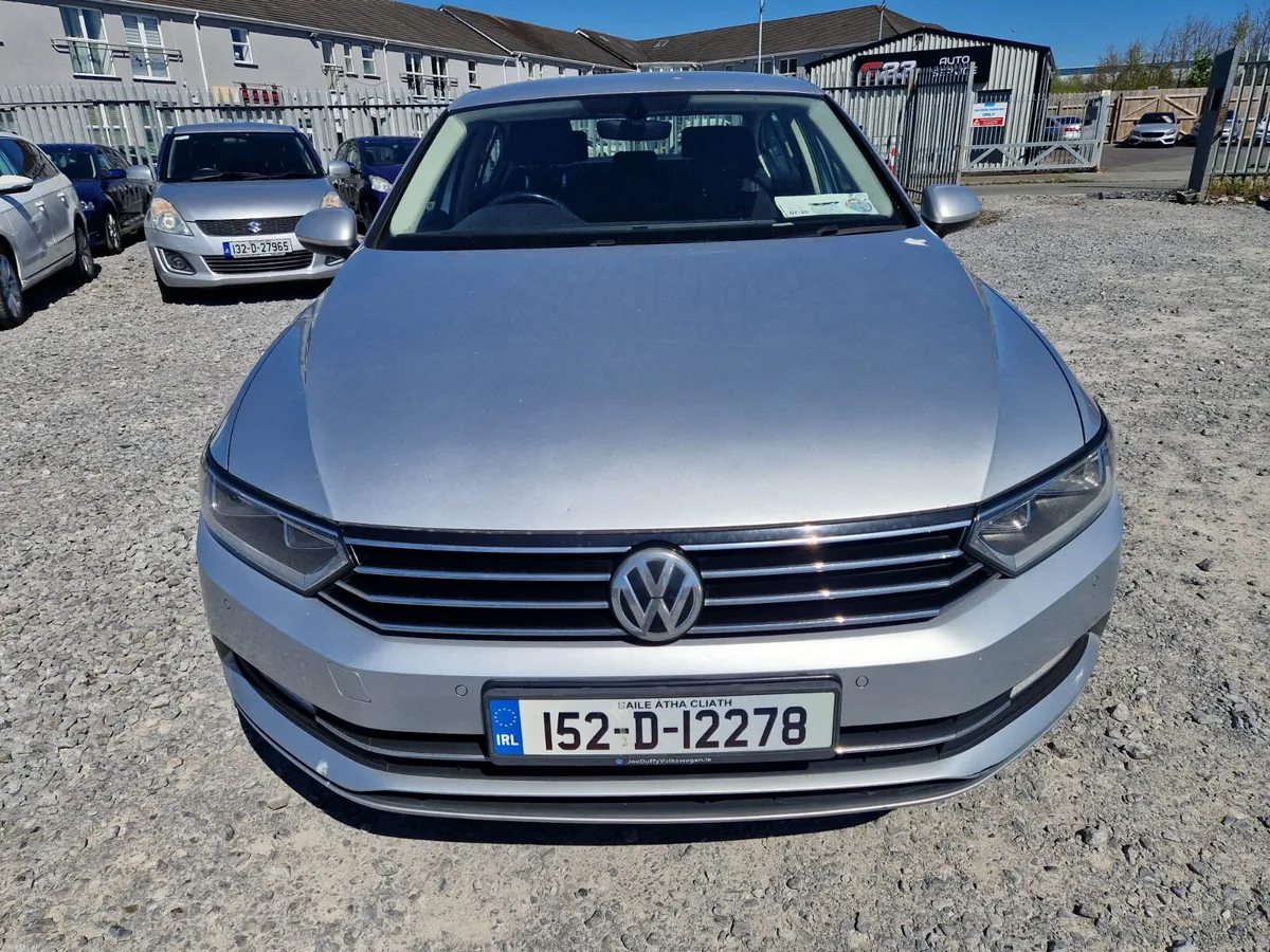 Volkswagen Passat 2015 - Image 2