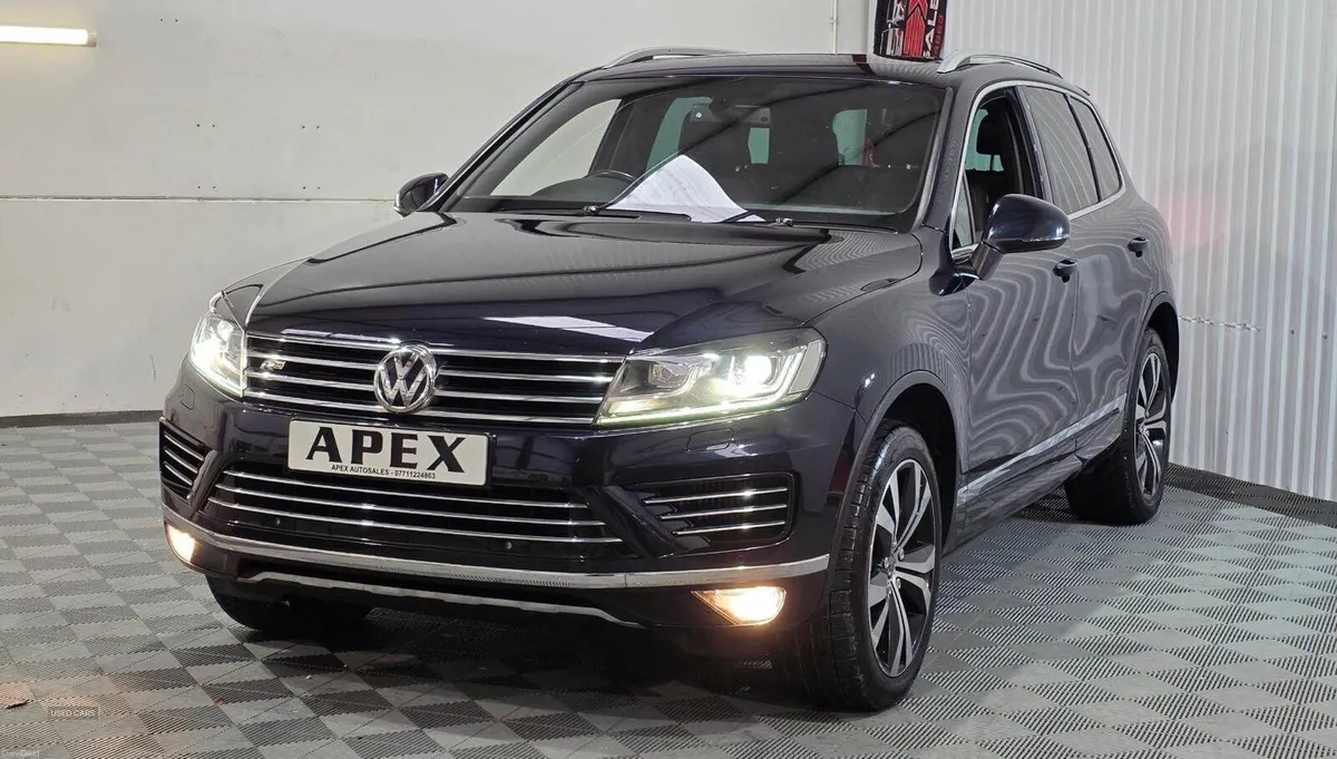 Volkswagen Touareg DIESEL ESTATE - Image 2