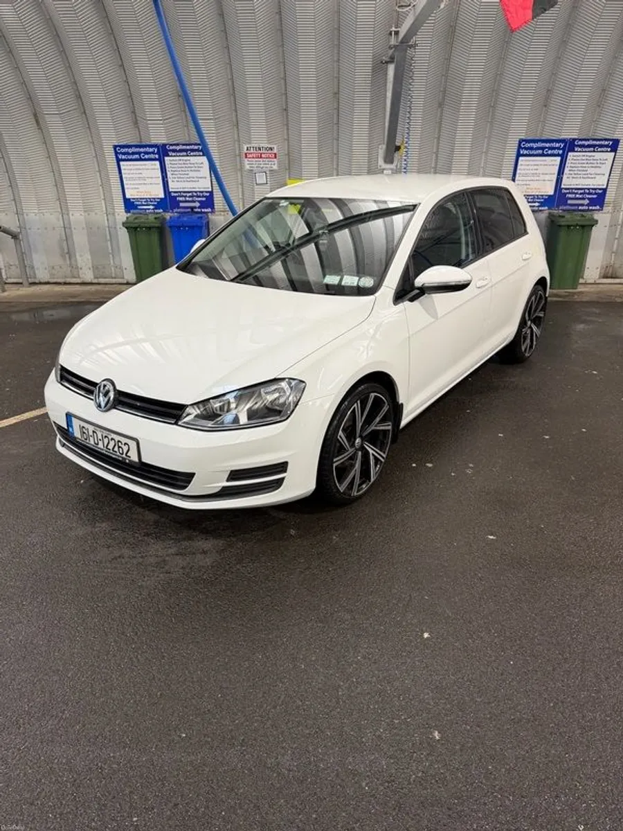 2016 Volkswagen Golf - Image 2