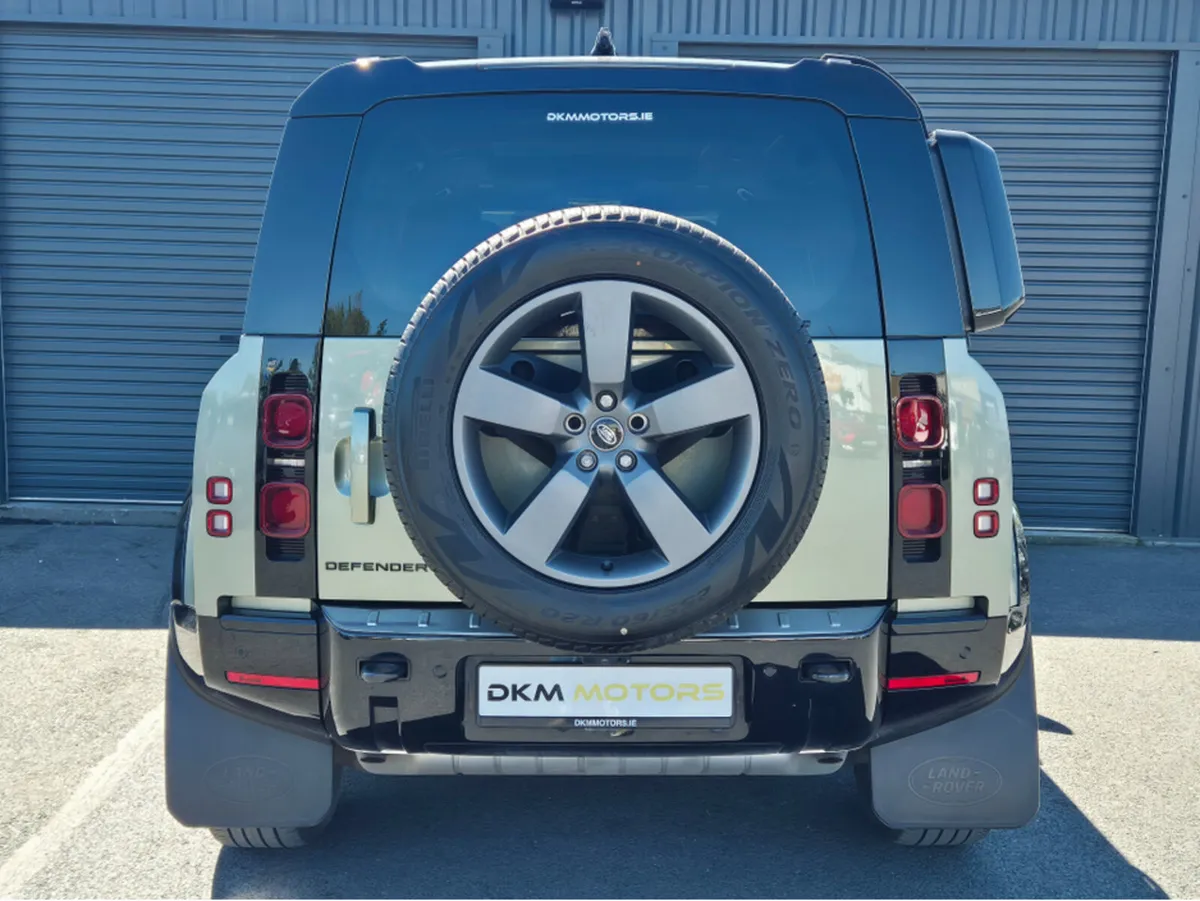 Land Rover Defender X-DYNAMIC HSE PHEV - Image 5