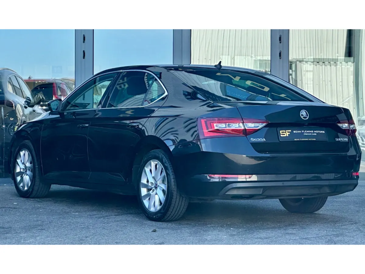 Skoda Superb STYLE 2.0 TDI 150BHP 4DR - Image 4