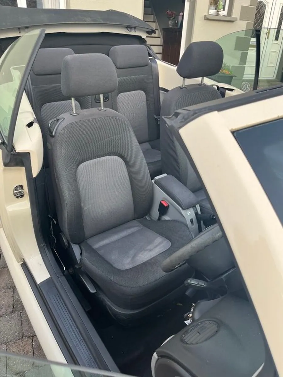 Convertible 2004 Volkswagen Beetle - Image 4