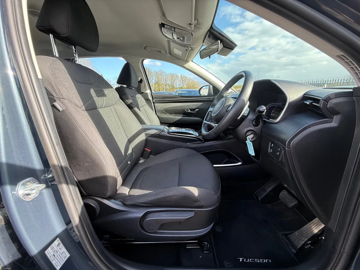 Video Tour 235 BHP Hybrid with Full service record - Image 6