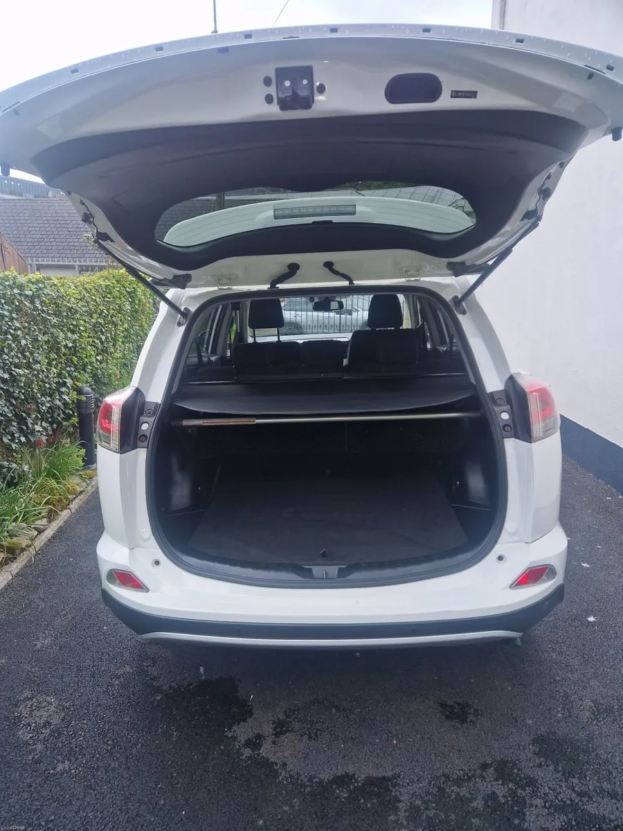 Toyota RAV4 2017 - Image 2