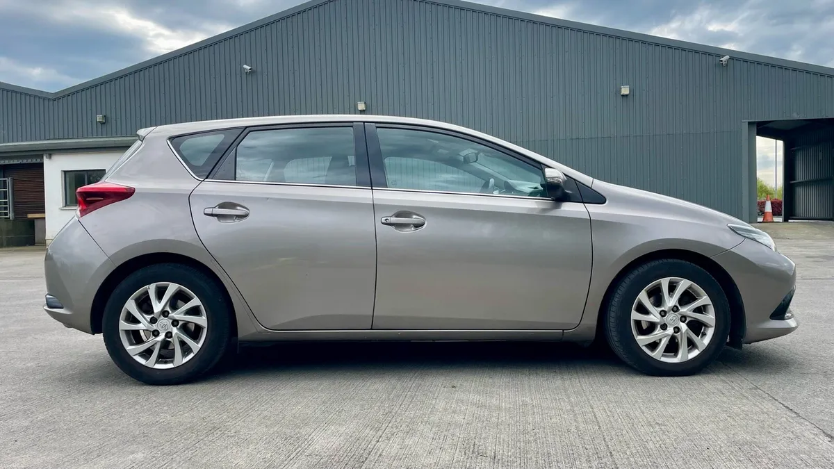 Toyota Auris - Image 2