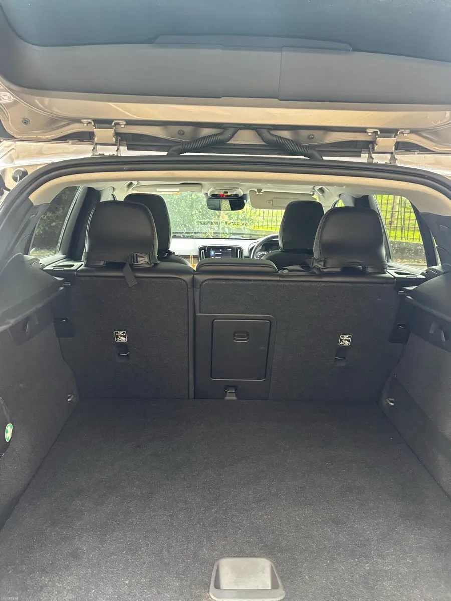 2020 Volvo V40 Diesel - Image 4