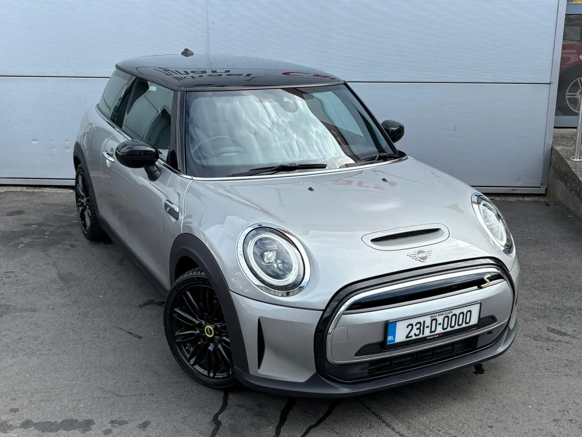 Mini Cooper EV2, 17" Alloys, Black Roof, CarPlay - Image 4