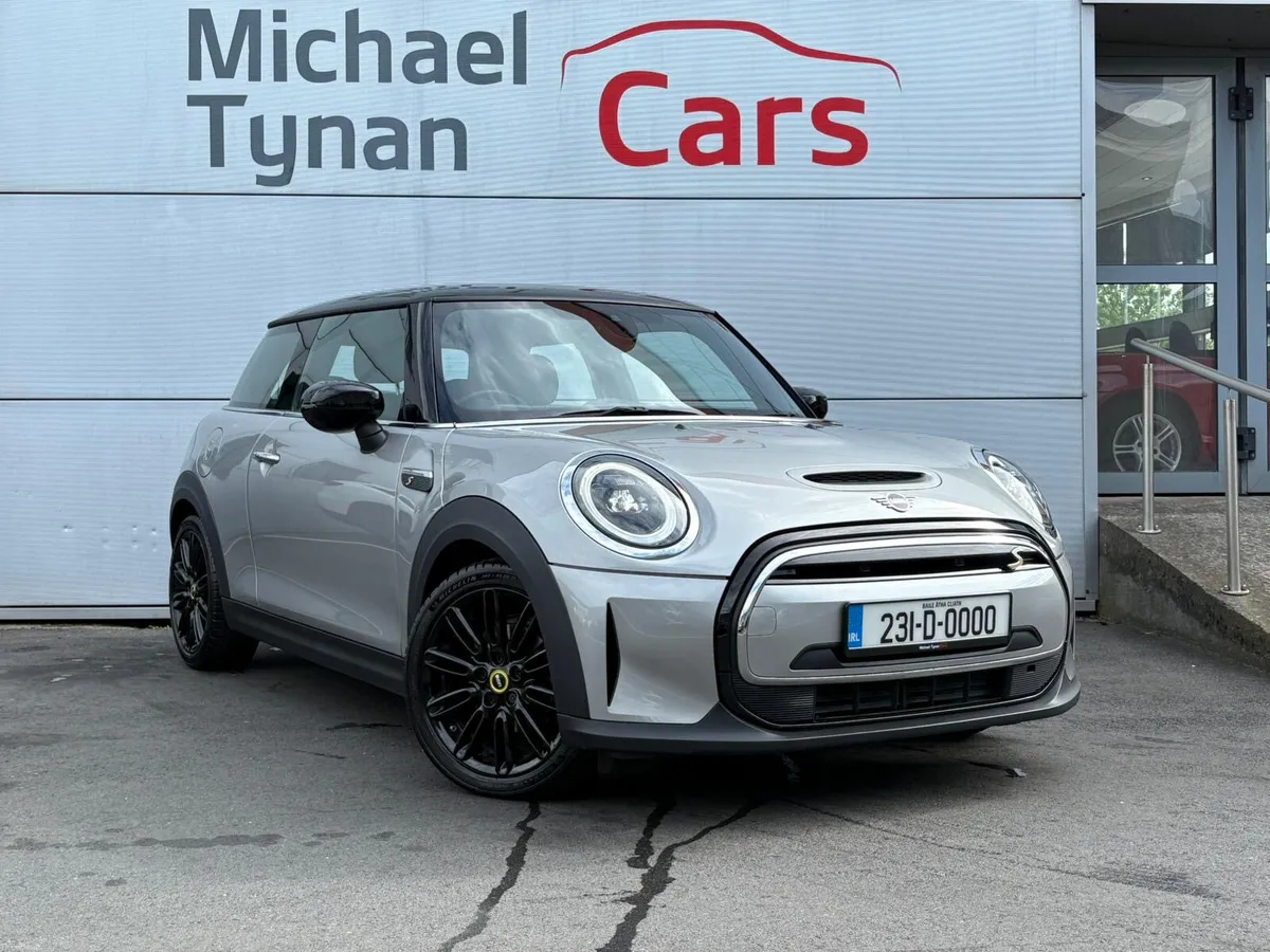 Mini Cooper EV2, 17" Alloys, Black Roof, CarPlay - Image 1