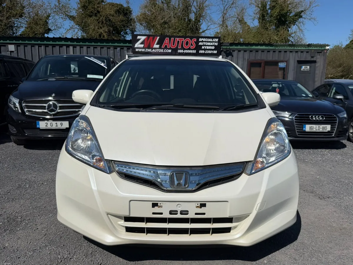 12 Honda Fit  Hybrid 1.3 - Image 3