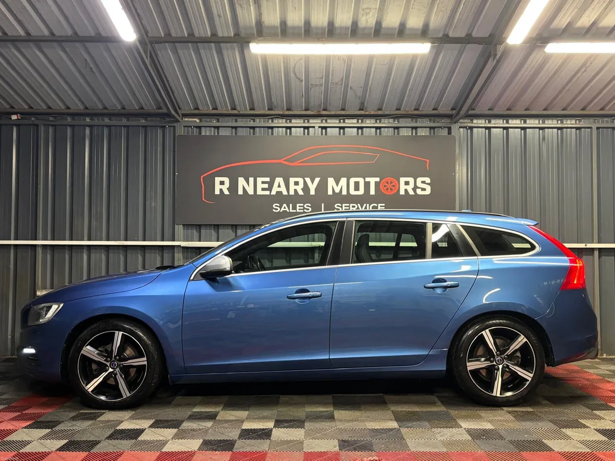 2018 Volvo V60 D2 (120hp) R-Design SE Estate - Image 3