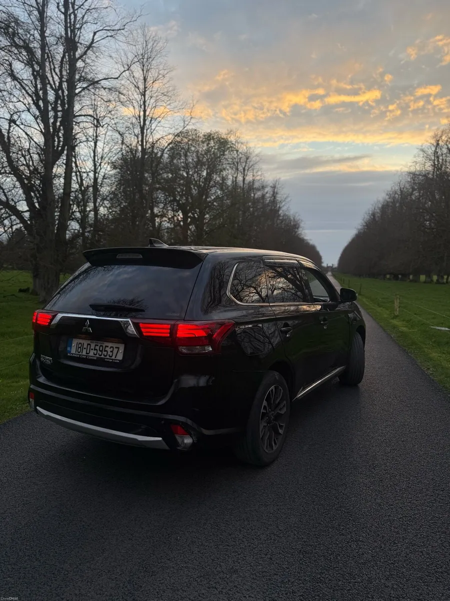 Mitsubishi Outlander 2018 Automatic PHEV - Image 6