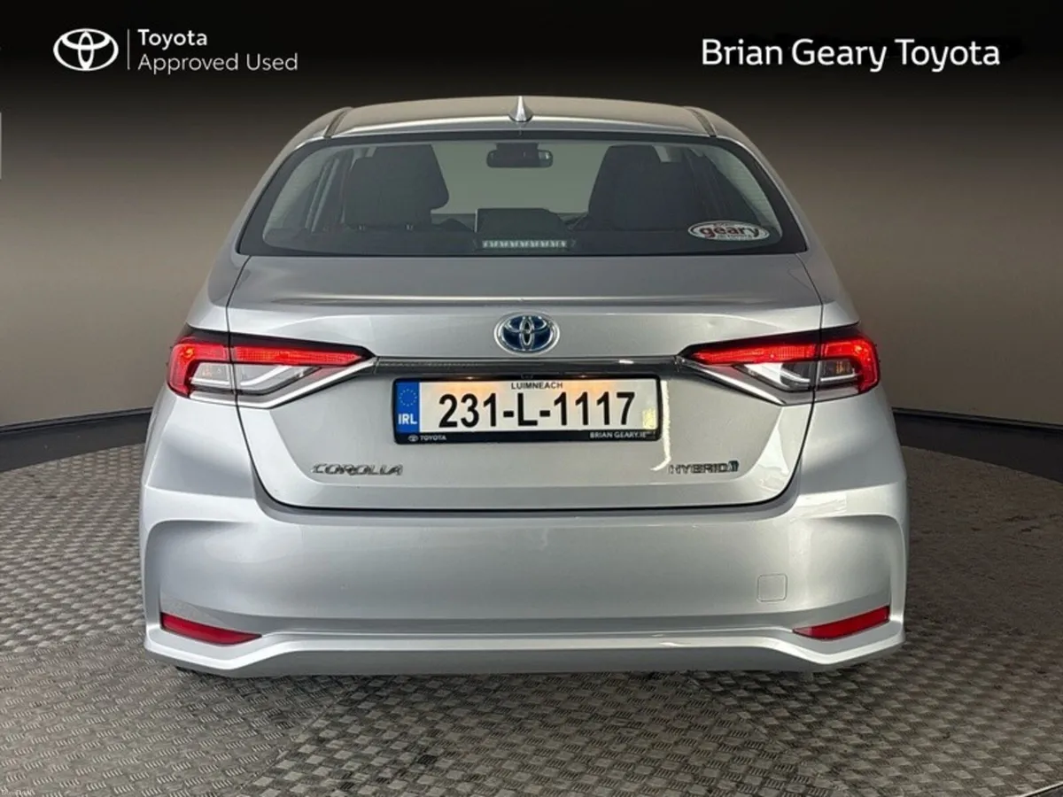 Toyota Corolla HYBRID LUNA SALOON - Image 4