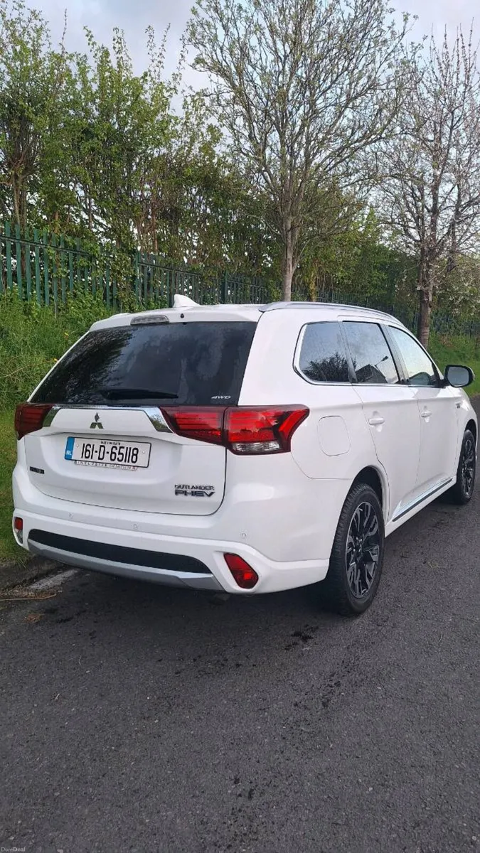 Mitsubishi outlander 2.0 phev 4x4 - Image 2