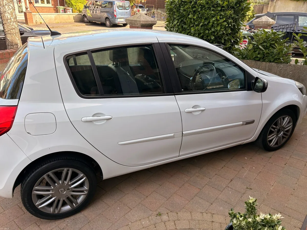 Renault Clio - Image 2
