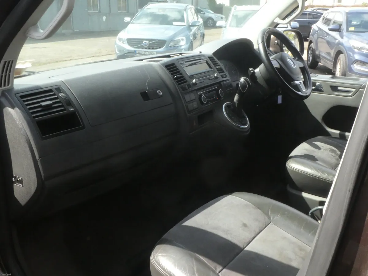 Volkswagen Caravelle 2010 - Image 2