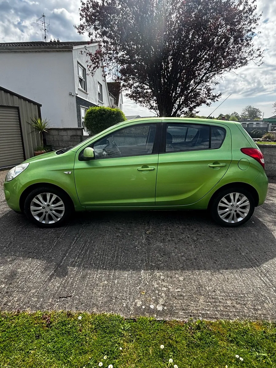 Hyundai i20 2010 - Image 2